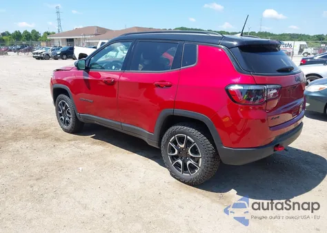 2025 Jeep Compass Trailhawk 4X4 from USA, damaged, VIN 3C4NJDDNXST551154